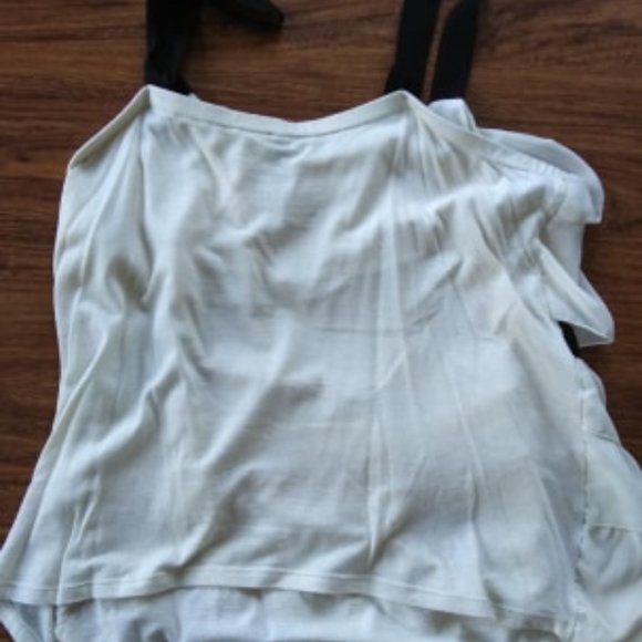 LC Tiered Ruffle Top - Picture 2 of 4